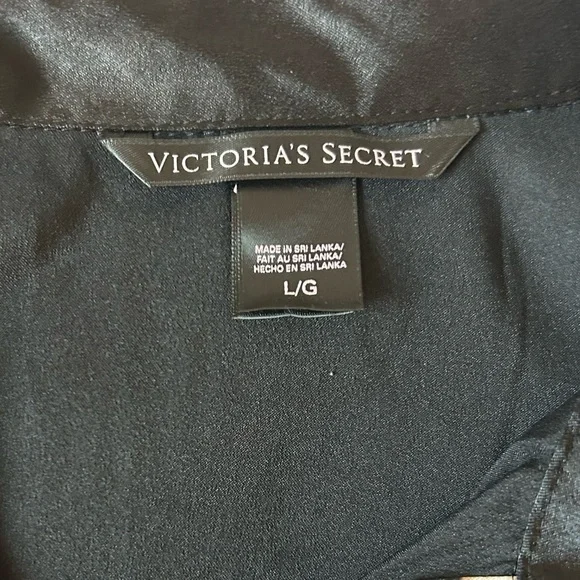 Victoria secret button up long sleeve night shirt 
With cheetah print lining - Picture 3 of 8